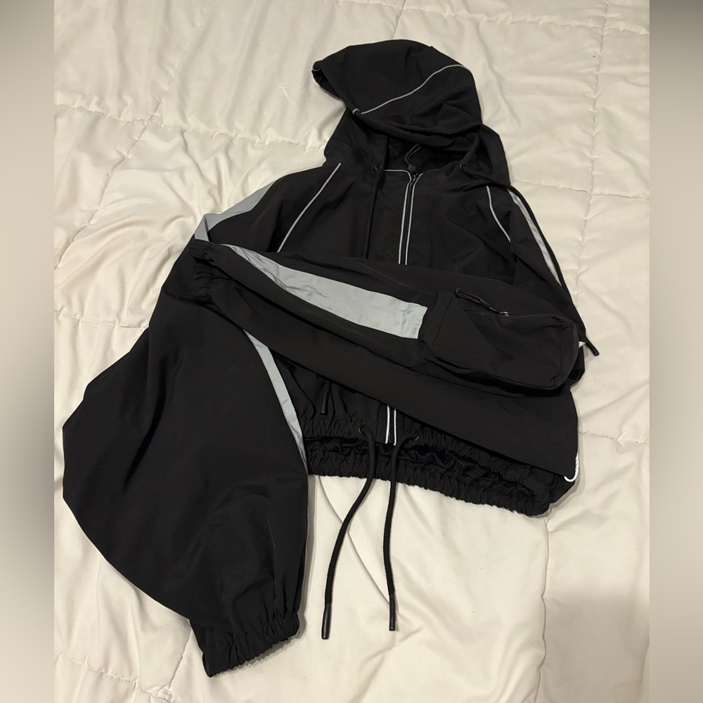 Forever 21 cropped reflective “workout” zip up